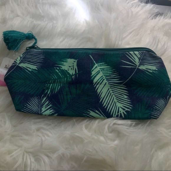 #TeacherLife Handbags - 🔴Tropical 🌴 Leaf Print Makeup Pencil Bag